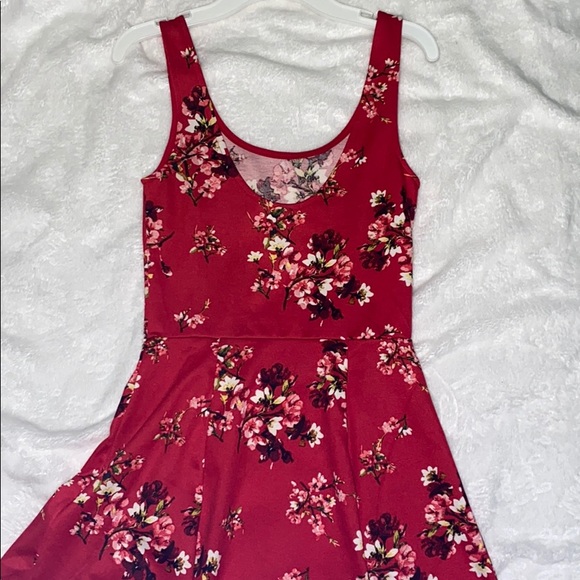 Short floral dress - Picture 2 of 2